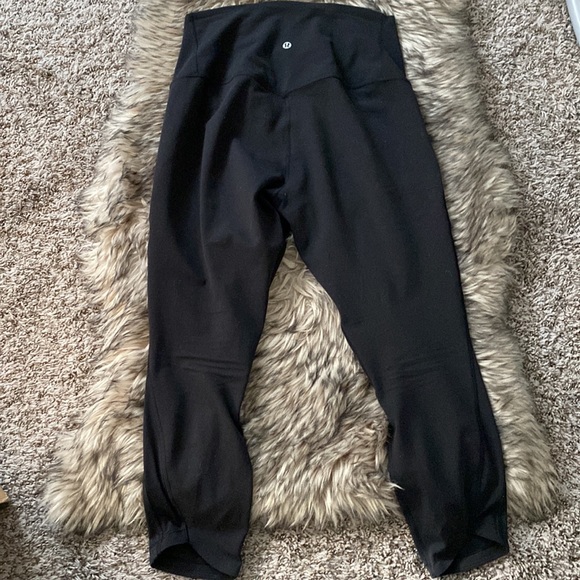 Black Lululemon Mid-Rise Yoga Crop 23" - Picture 4 of 7